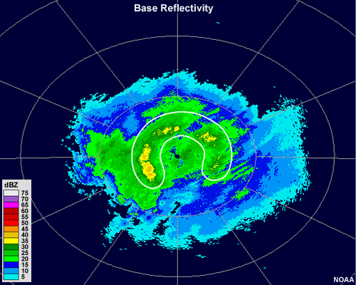 Radar reflectivity showing widespread, light precipitation over most of the radar range. Closeby the radar a ring of enhanced reflectivities of about 45 dbZ exists.